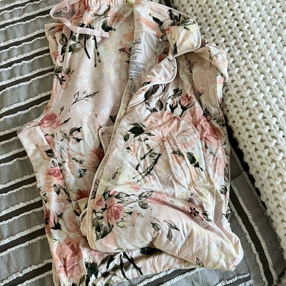 Posh Peanut vintage pink rose pajama set - Picture 3 of 3